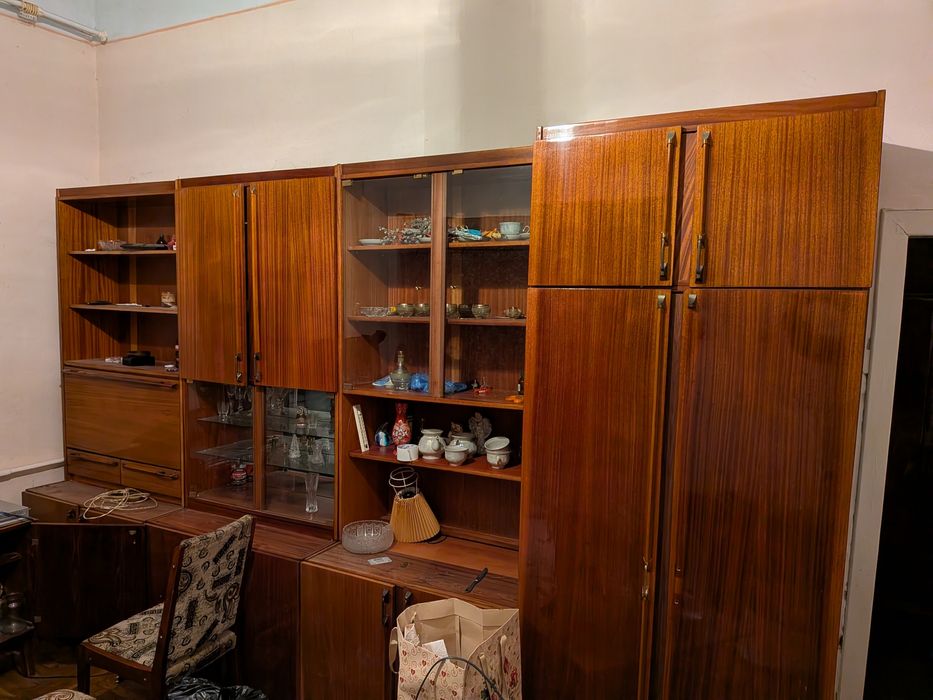 Віддам безкоштовно шафа, диван