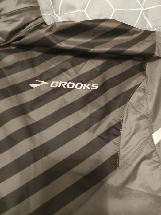 Brooks Windbreaker445410576245073921