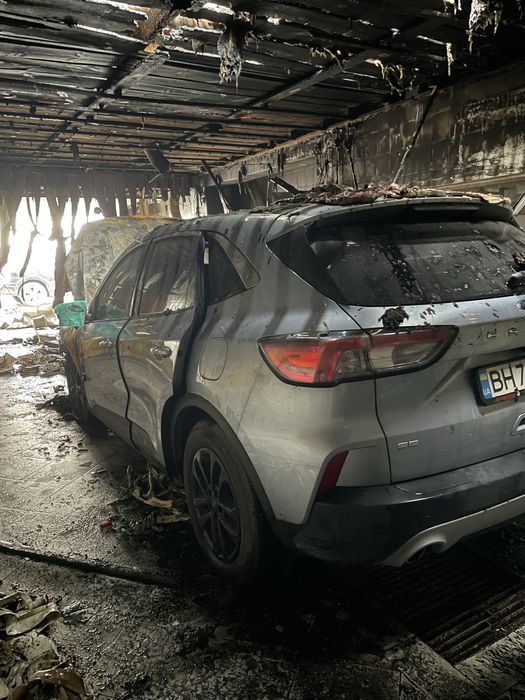 Продам Ford escape на запчасти