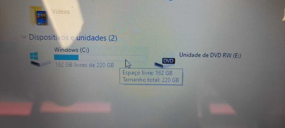 Portátil Toshiba Satellite C855-2K1 i3