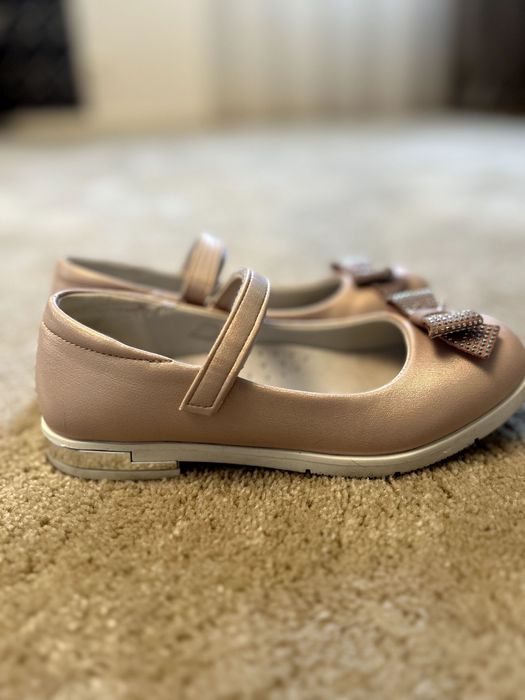 Sandały dla dziewczynki, baleriny na rzep, różowe rozm. 33