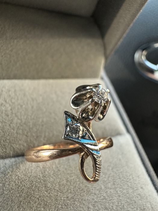 Золотое кольцо с бриллиантами