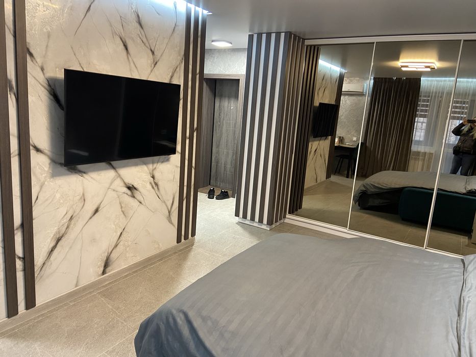 Здам  1-к командирувальним ,біля площі Володимира Великого