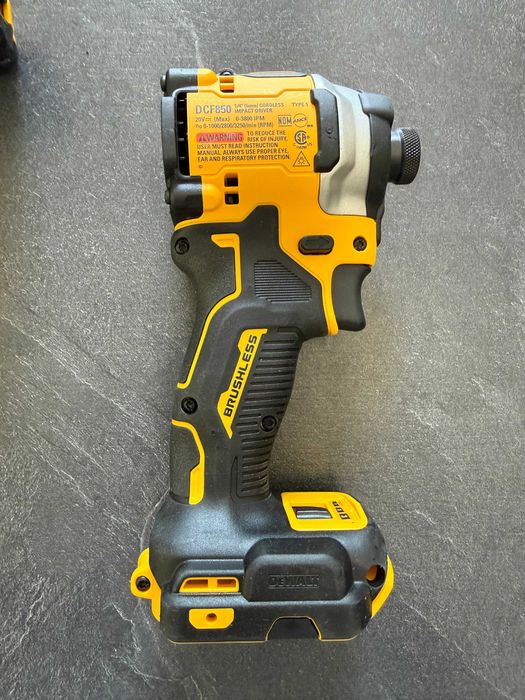 Набір Dewalt dck200d1p1 шуруповерт dcd799, імпакт dcf850 c зарядним і двома акумуляторами
