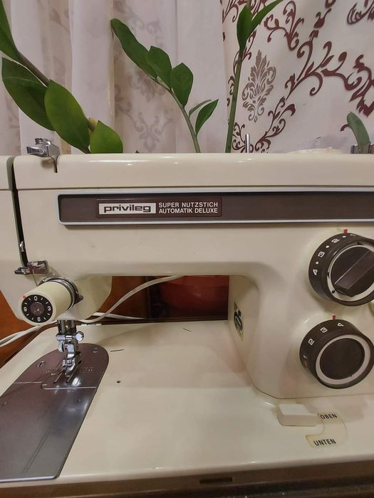 Продам швейну машинку