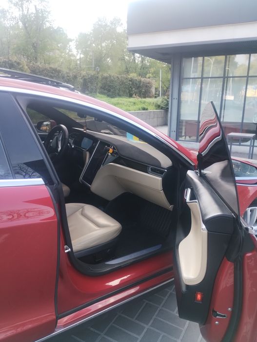 Tesla Model S 2016