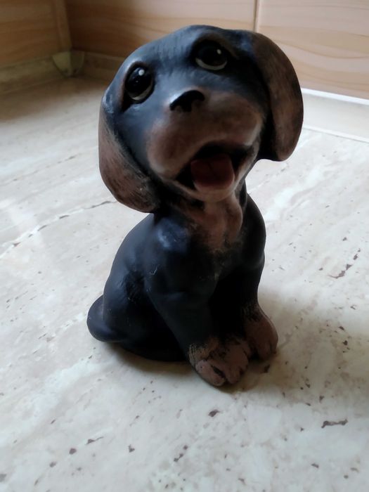 Mała figurka pieska