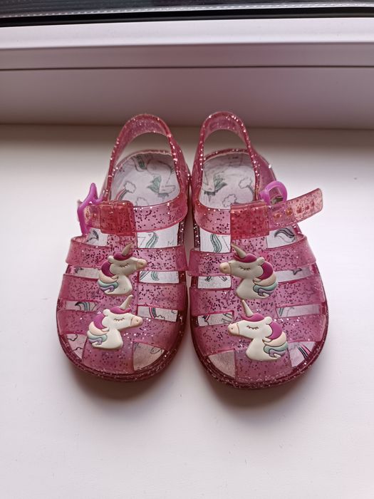 Мыльнички, босоножки на девочку