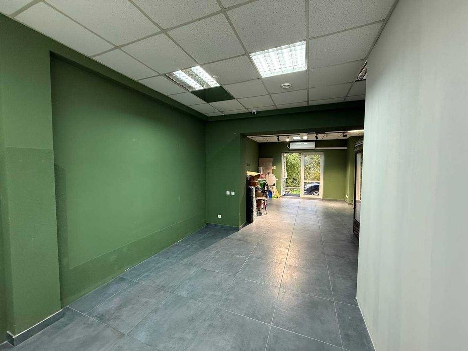 Комерційне приміщення в Богородчанах попри дорогу.