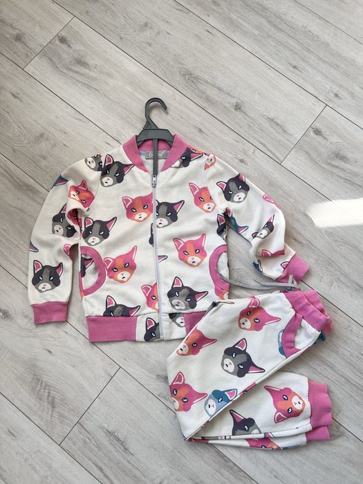 Костюм для дівчинки 122 зріст