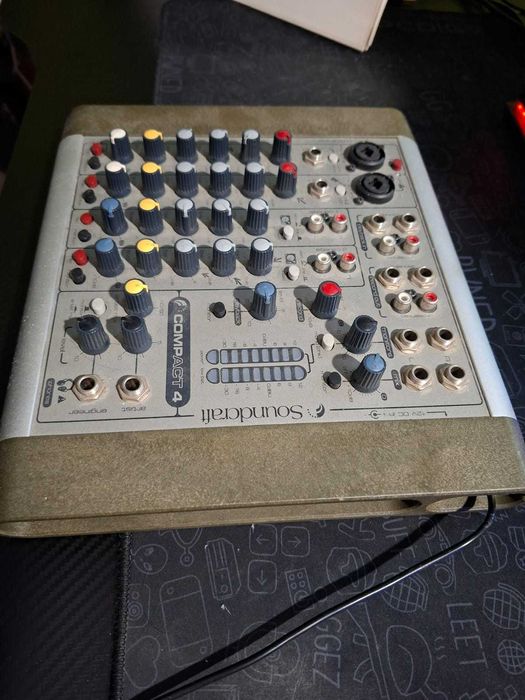 Soundcraft Compact 4