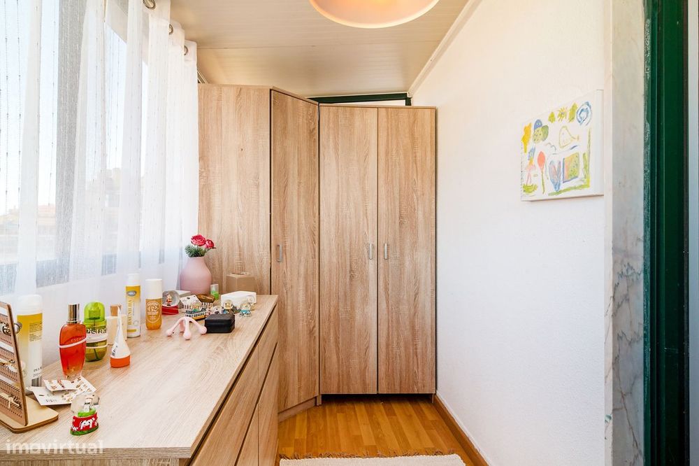 Apartamento T3 em Massamá Norte com terraço