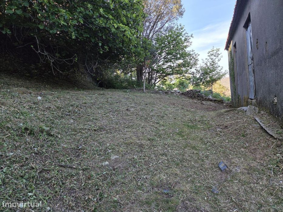 Venda de moradia e terreno no Candal, Serra da Arada