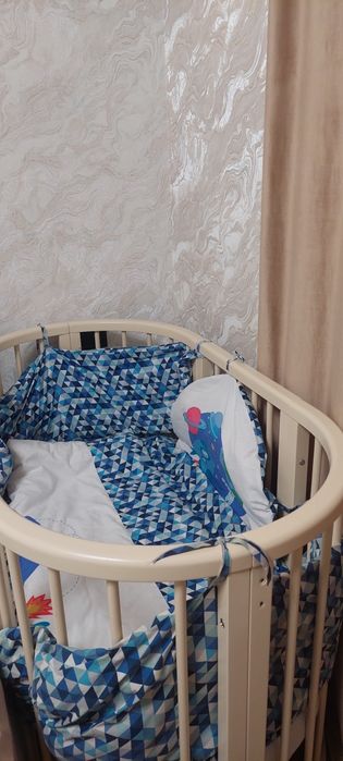 Ліжечко дитяче підходить від 0 до 4 років. Стан ідеальний в комплекті