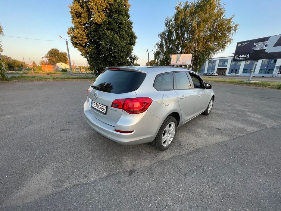 Автомобіль Opel Astra J