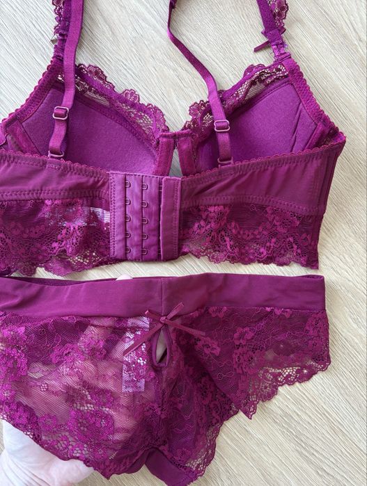 Комплект білизни жіночої М 75В новий комплект кружевного нижнего белья