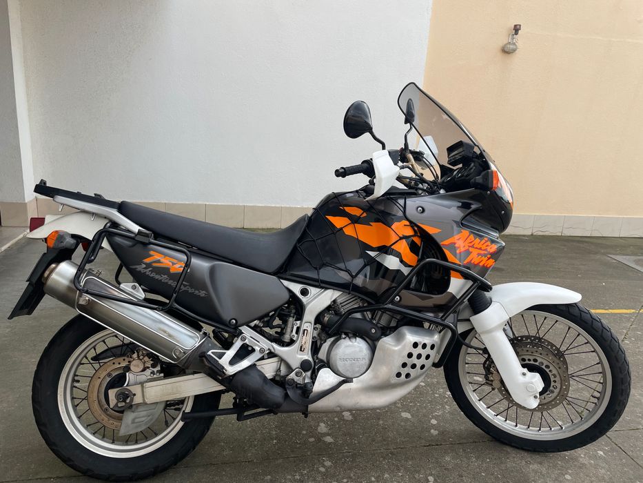 África twin 750 clássica