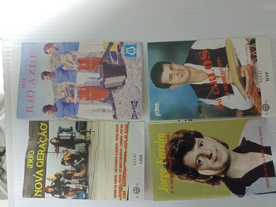 Cassetes e CDs de vários Cantores e de música variada.