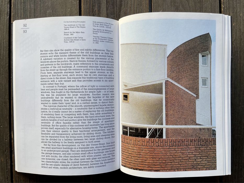 Livro Álvaro Siza ( edição inglesa ) 1995 - Livro Raro - 144 páginas.