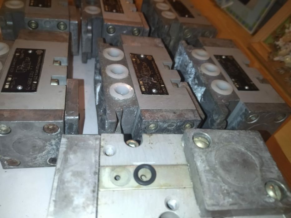 Пневмораспределитель  231-1