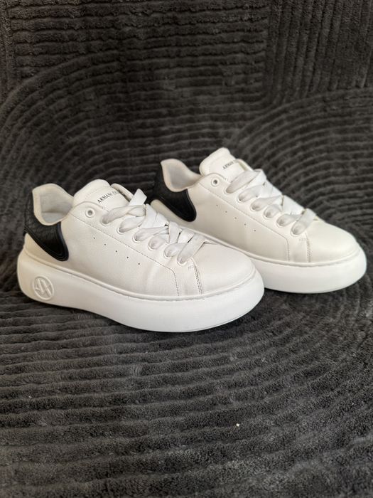 Armani Exchange Buty Sneakersy 39 białe