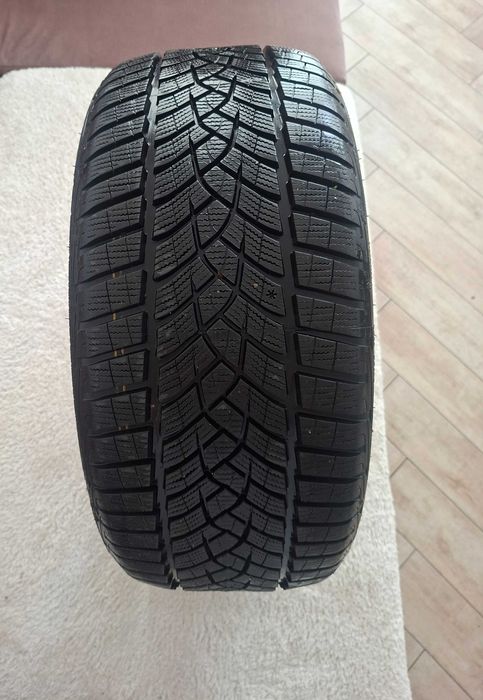 opona zimowa goodyear 225/40r18 92V