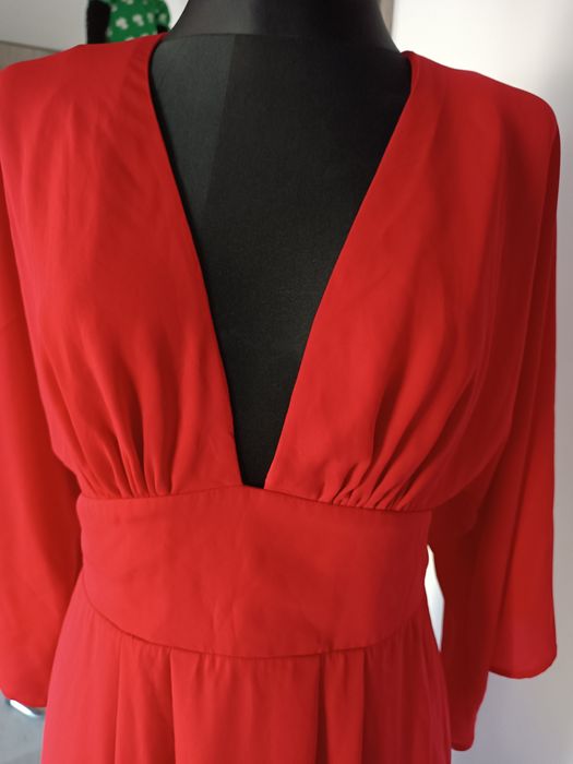 Sukienka elegancka czerwona na każdą okazję