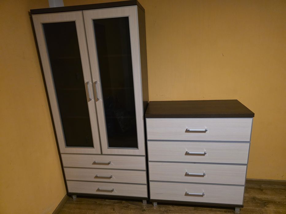 Sprzedam komodę, witrynę i szafę 2x2m. Odbiór 77-424 Zakrzewo