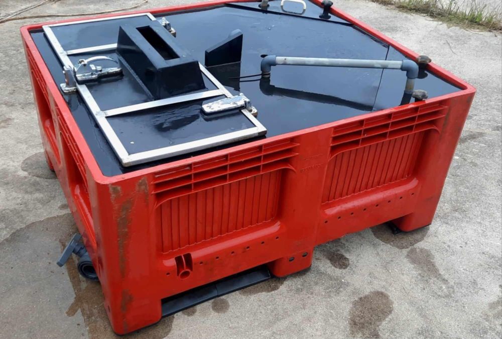 Tanque/viveiro GEOBOX para peixe/crustáceos com bombas elétricas porta