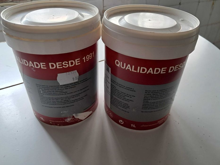 Latas (2) de tinta branca