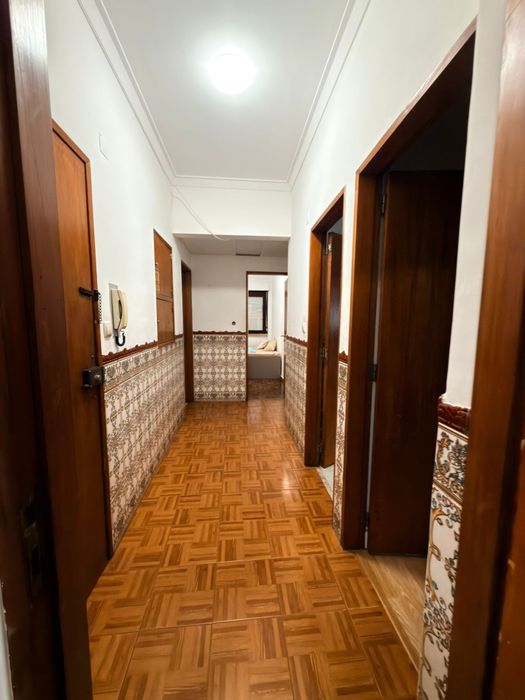 Quarto casal e senhoras próx estação