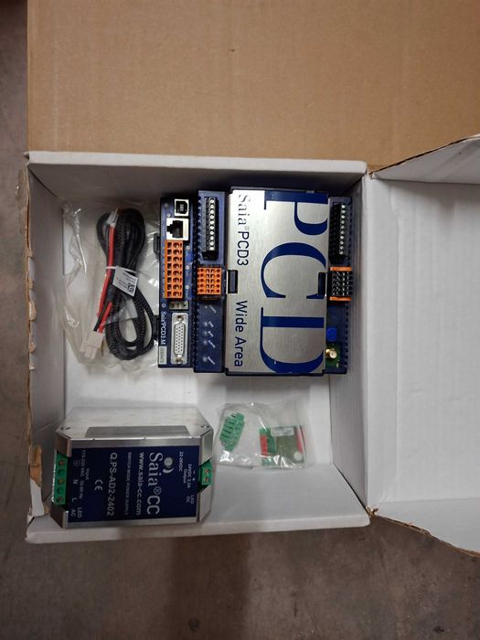 Controlador PLC Saia-Burgess PCD3.M2230A4T5 e FA Q.PS-AD2-2402
