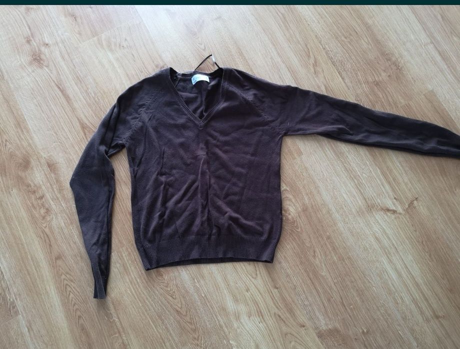 Brązowy sweter ZARA z dekoltem w serek