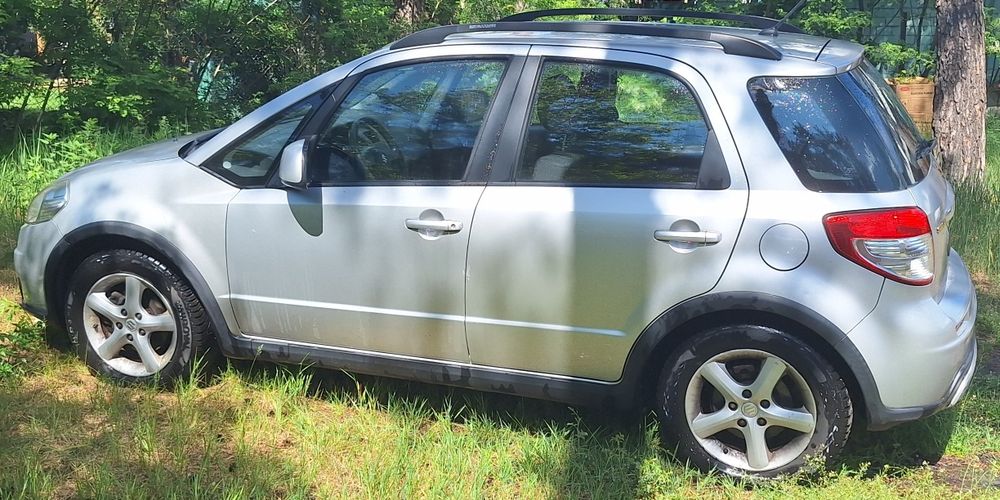 Suzuki SX4 srebrny