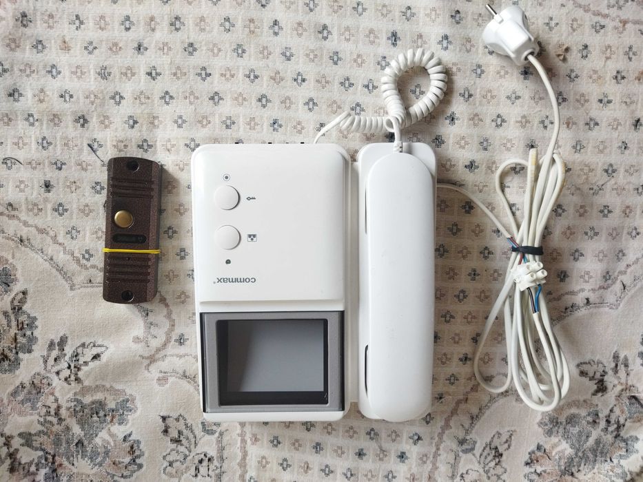 Видеодомофон COMAX DVP-4MEN с панелькой вызова.