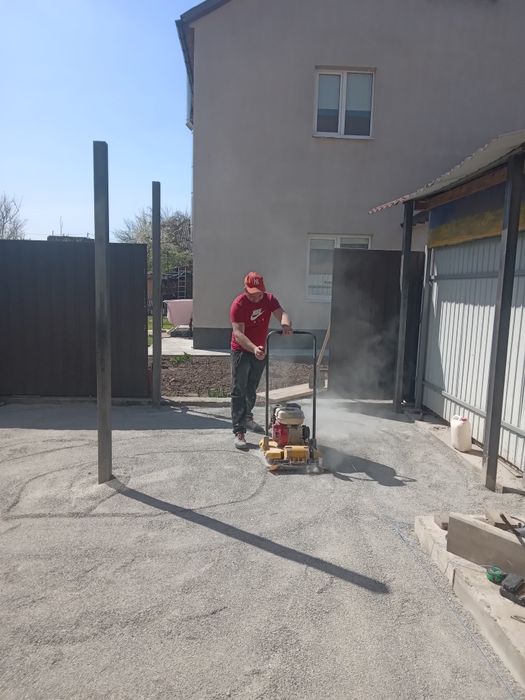 Укладка тротуарної плитки брущятки граніта