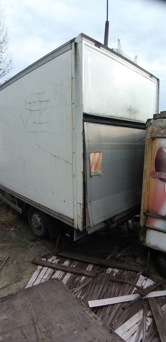 Zabudowa kontener + winda załadowcza