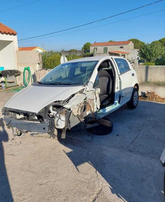Para Peças Fiat Grande Punto 1.2 de 2016 com boa mecânica