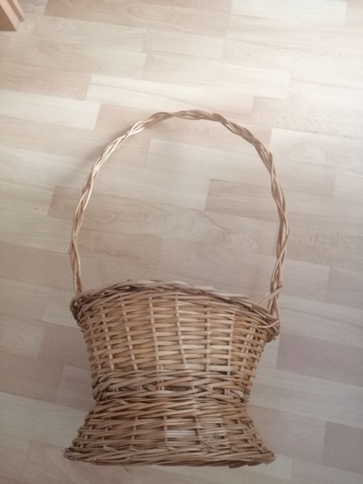 Kosz prezentowy na słodycze lub kwiaty