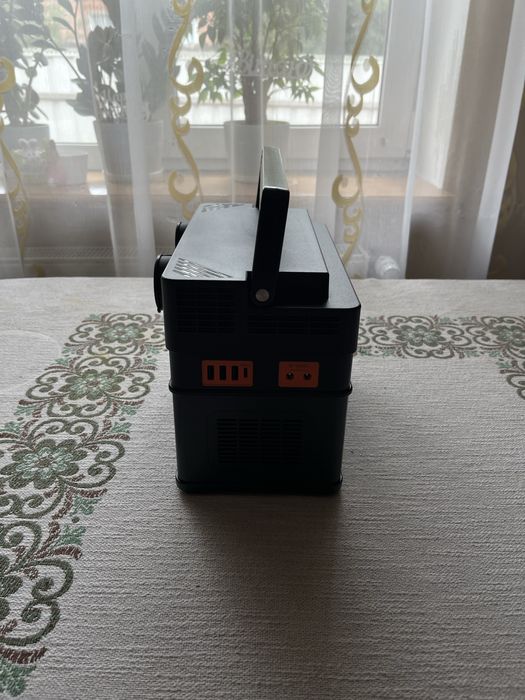 Портативна електростанція Allpowers S700 (з сонячною батареєю)