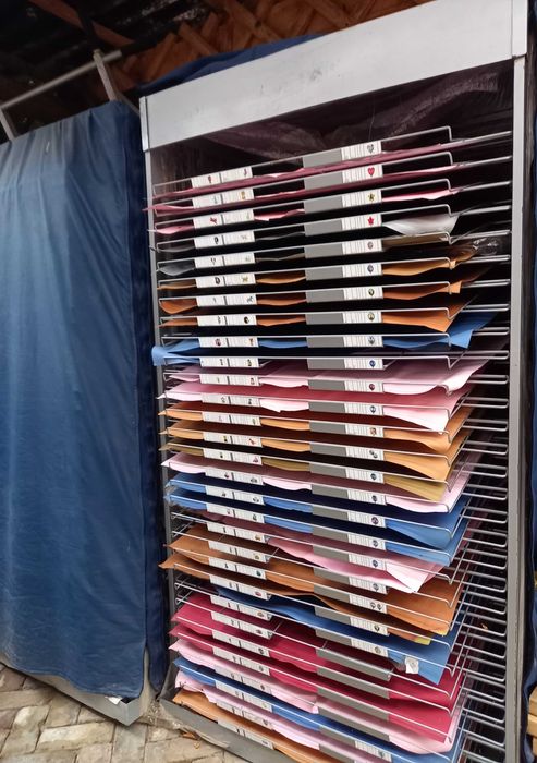 Regał, stojak na brystol.