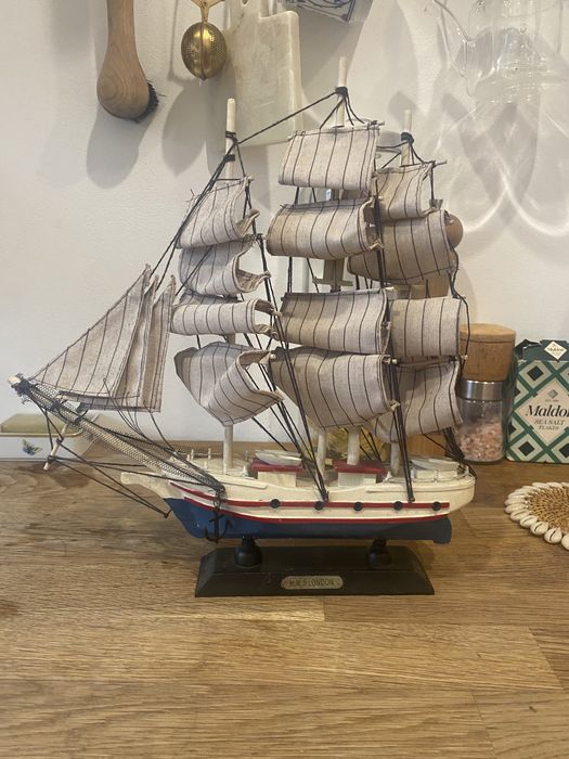 Statek H.M.S. London.