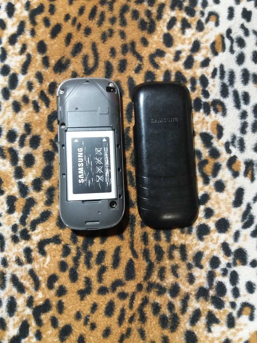 телефон Samsung E1200i