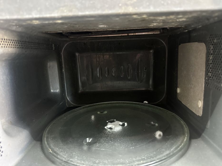 Мікрохвильова піч “LG”