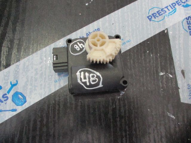 Motor da comporta da sofagem AUDI A6 (4F2, C6)