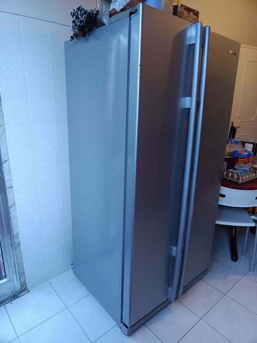 Frigorífico Samsung modelo antigo, mas funciona na perfeição.