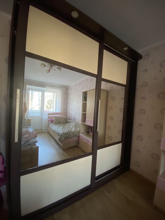 Шафа купе з дзеркалом