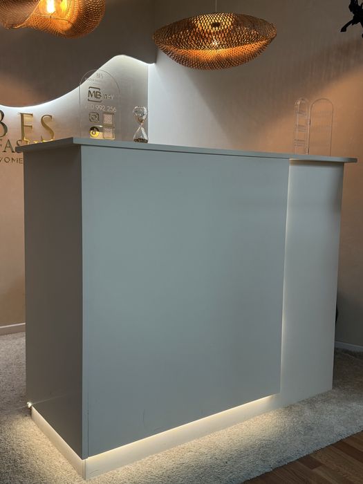 Vende se moveis  para loja de roupa