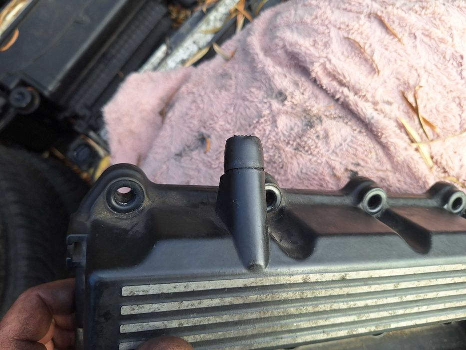 Pokrywa zaworów BMW e36 i z3 silnik M44B19 318is kompletna separator