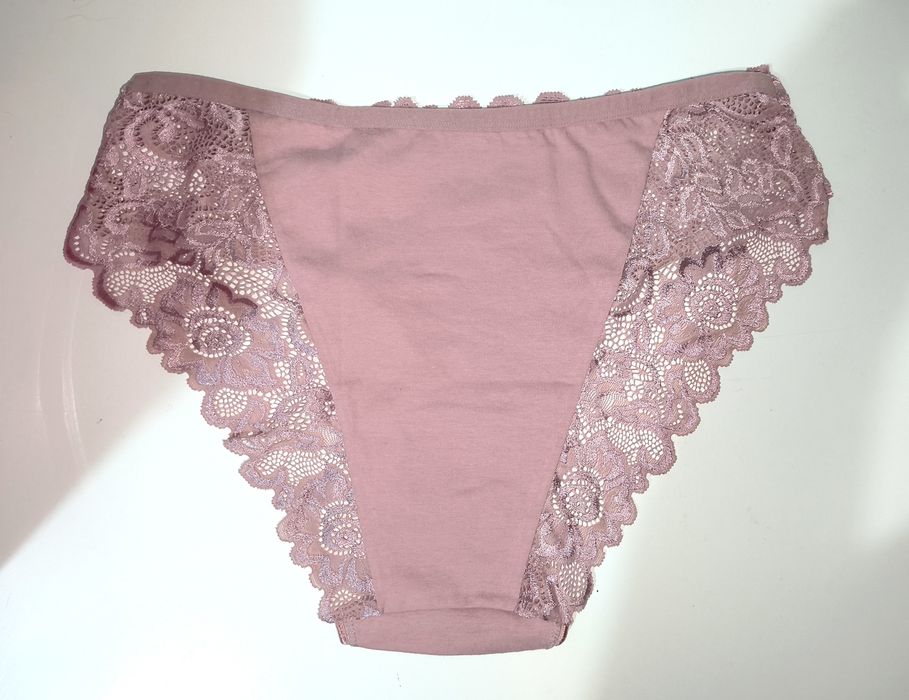 2 sztuki - Nowe koronkowe figi damskie - XXL -